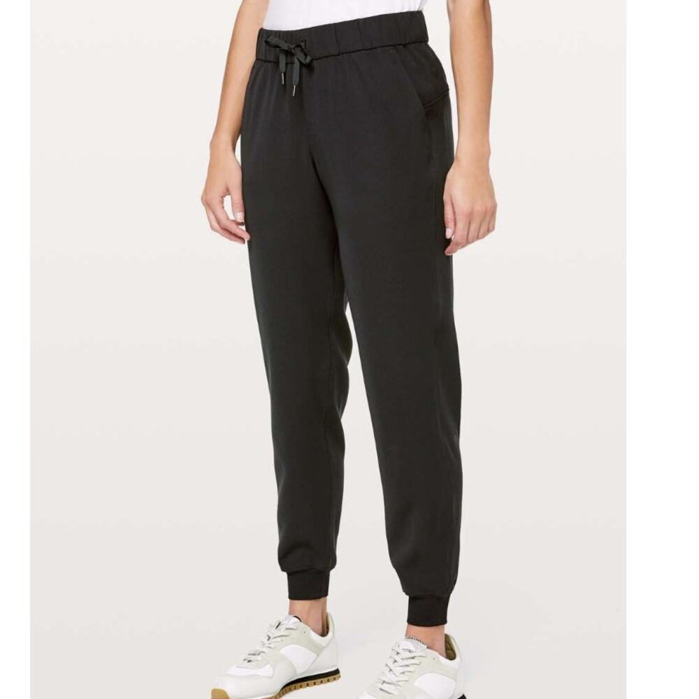 Lululemon on the fly jogger black size 6 stretchy lounge athletic casual gym